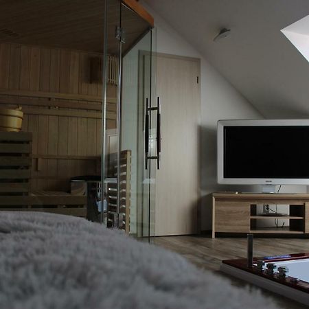 Romanticky Wellness Suite Hotel Heinz Dobris Exterior photo