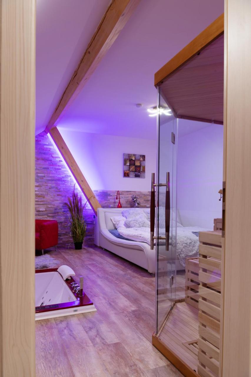 Romanticky Wellness Suite Hotel Heinz Dobris Exterior photo