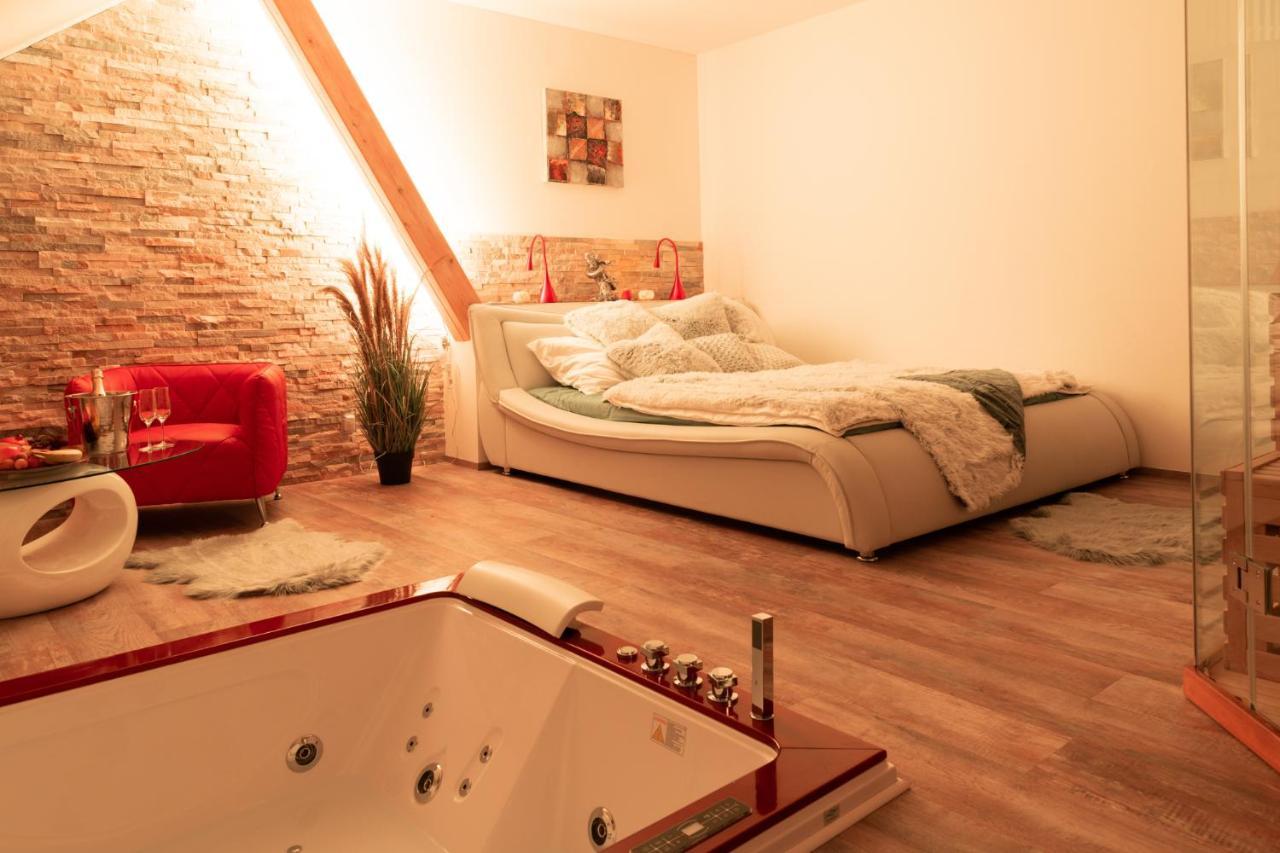Romanticky Wellness Suite Hotel Heinz Dobris Exterior photo