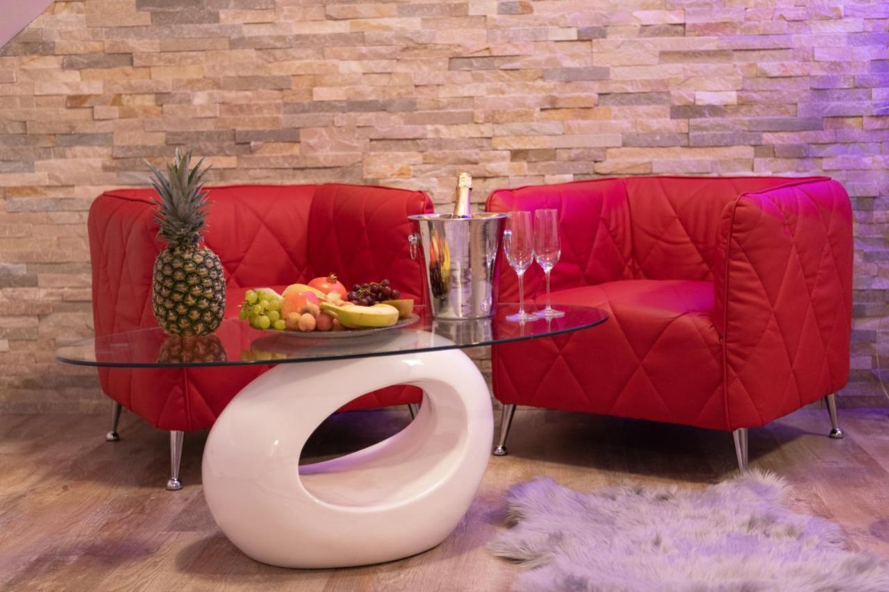 Romanticky Wellness Suite Hotel Heinz Dobris Exterior photo