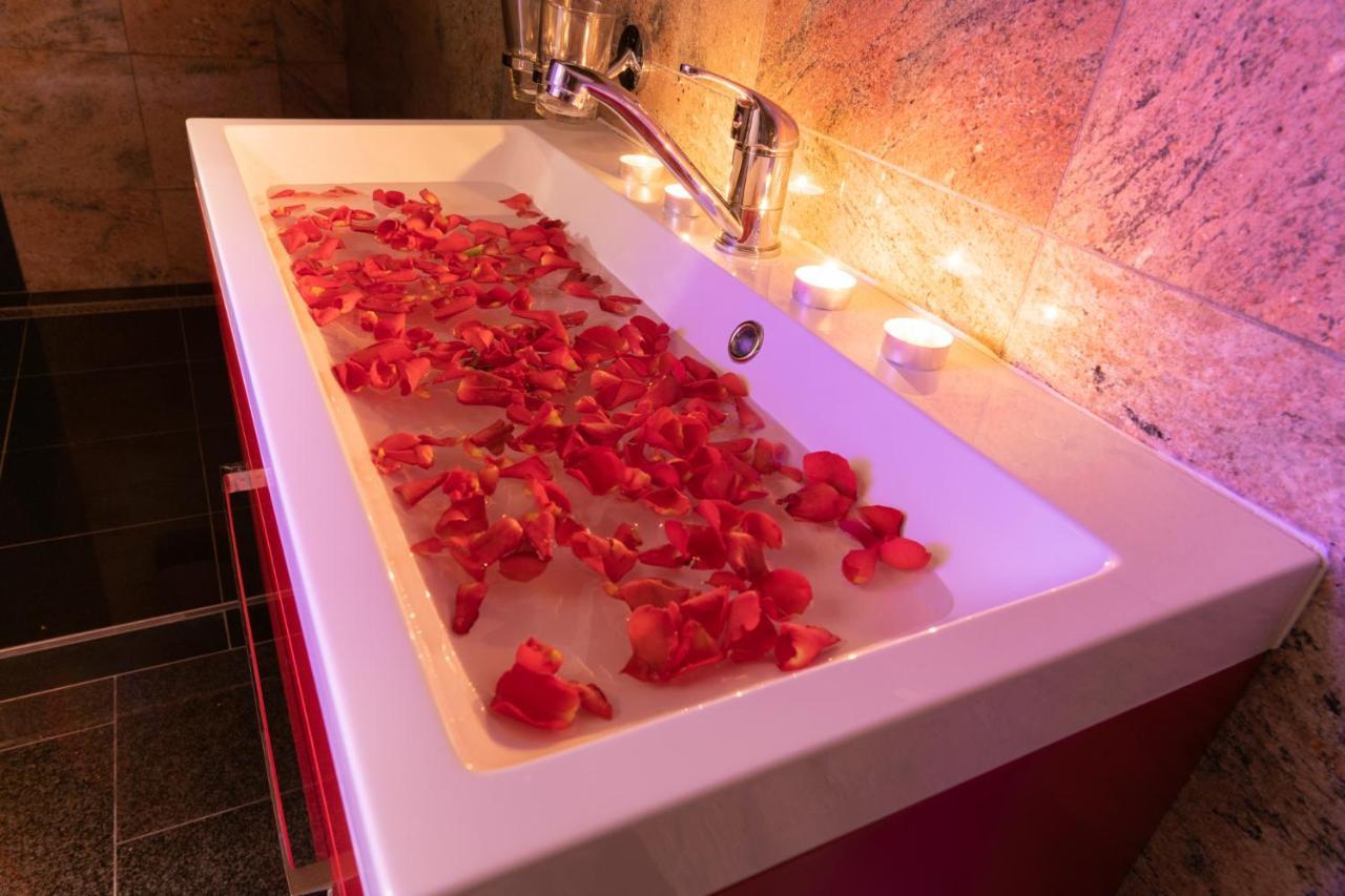 Romanticky Wellness Suite Hotel Heinz Dobris Exterior photo
