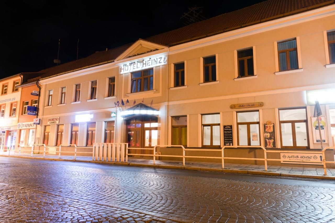 Romanticky Wellness Suite Hotel Heinz Dobris Exterior photo