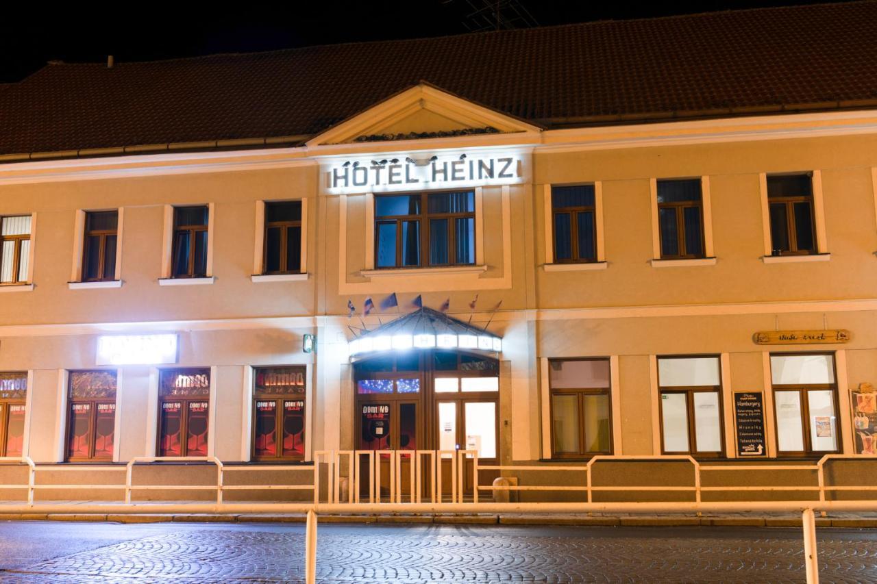 Romanticky Wellness Suite Hotel Heinz Dobris Exterior photo