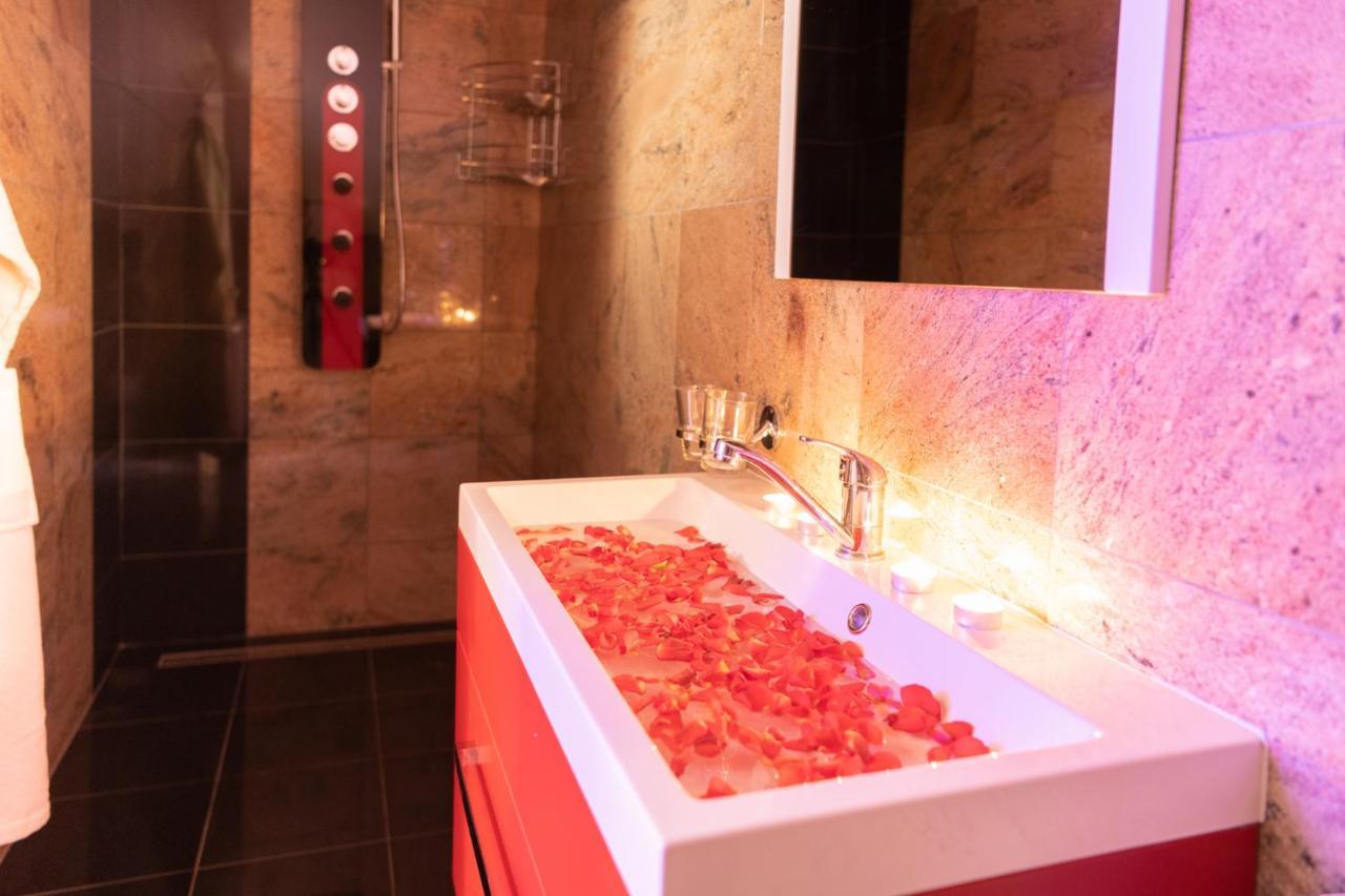 Romanticky Wellness Suite Hotel Heinz Dobris Exterior photo