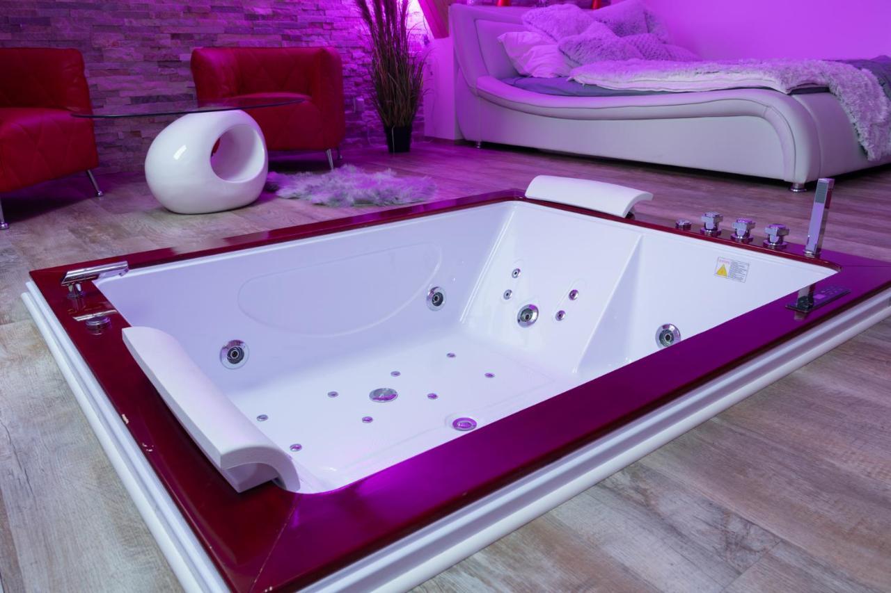 Romanticky Wellness Suite Hotel Heinz Dobris Exterior photo