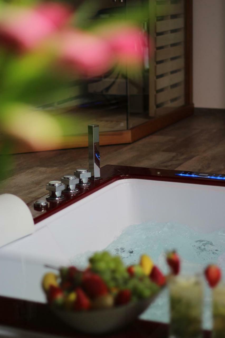 Romanticky Wellness Suite Hotel Heinz Dobris Exterior photo
