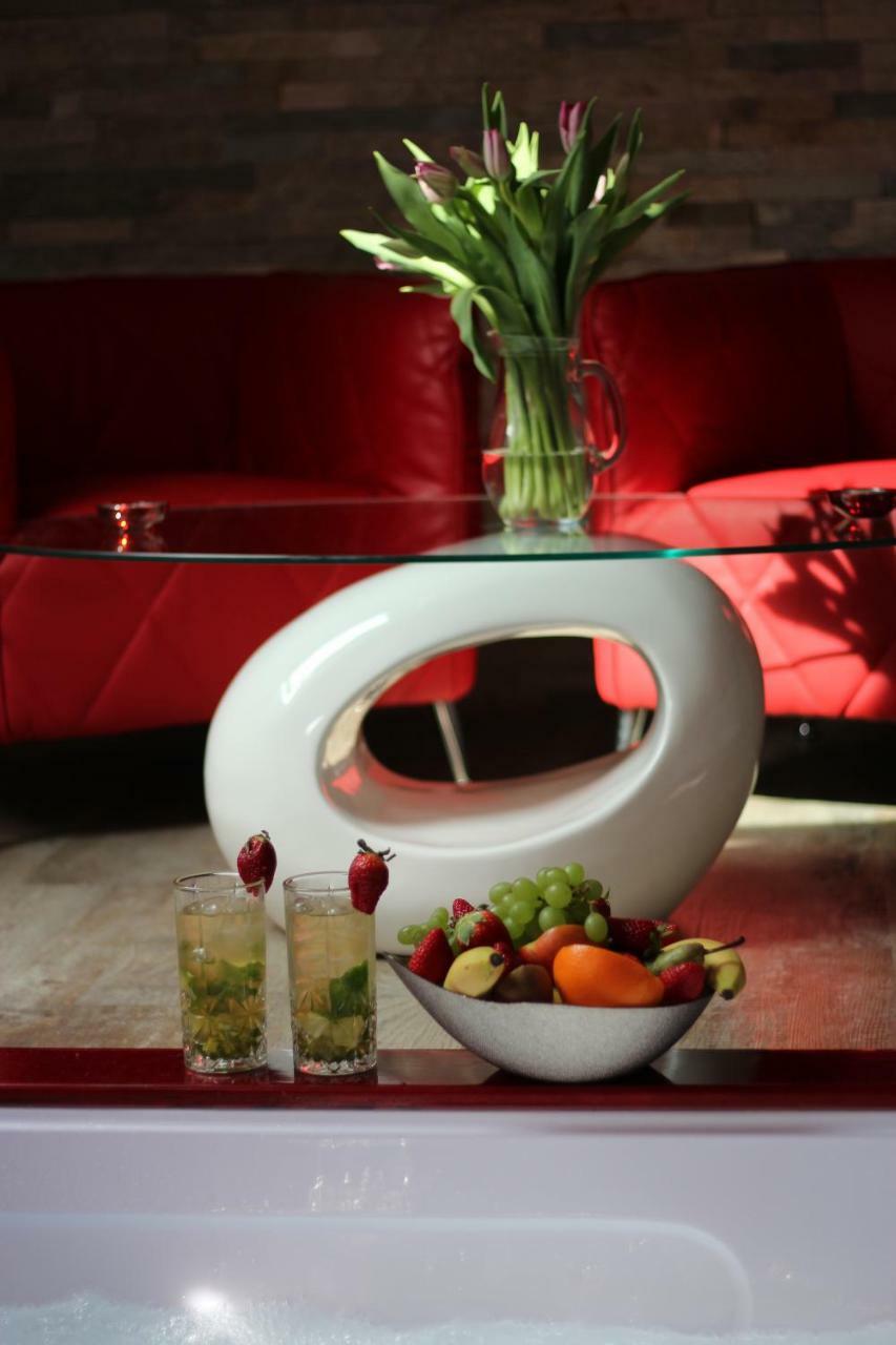 Romanticky Wellness Suite Hotel Heinz Dobris Exterior photo
